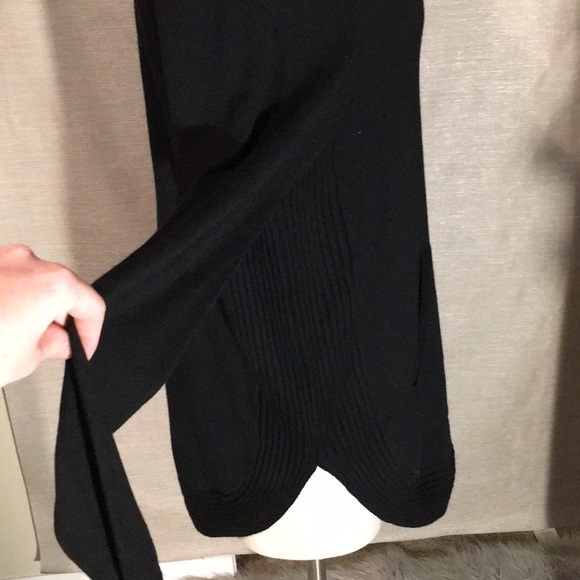 Turtleneck, curved hem soft black longsleeve tunic - Picture 4 of 6